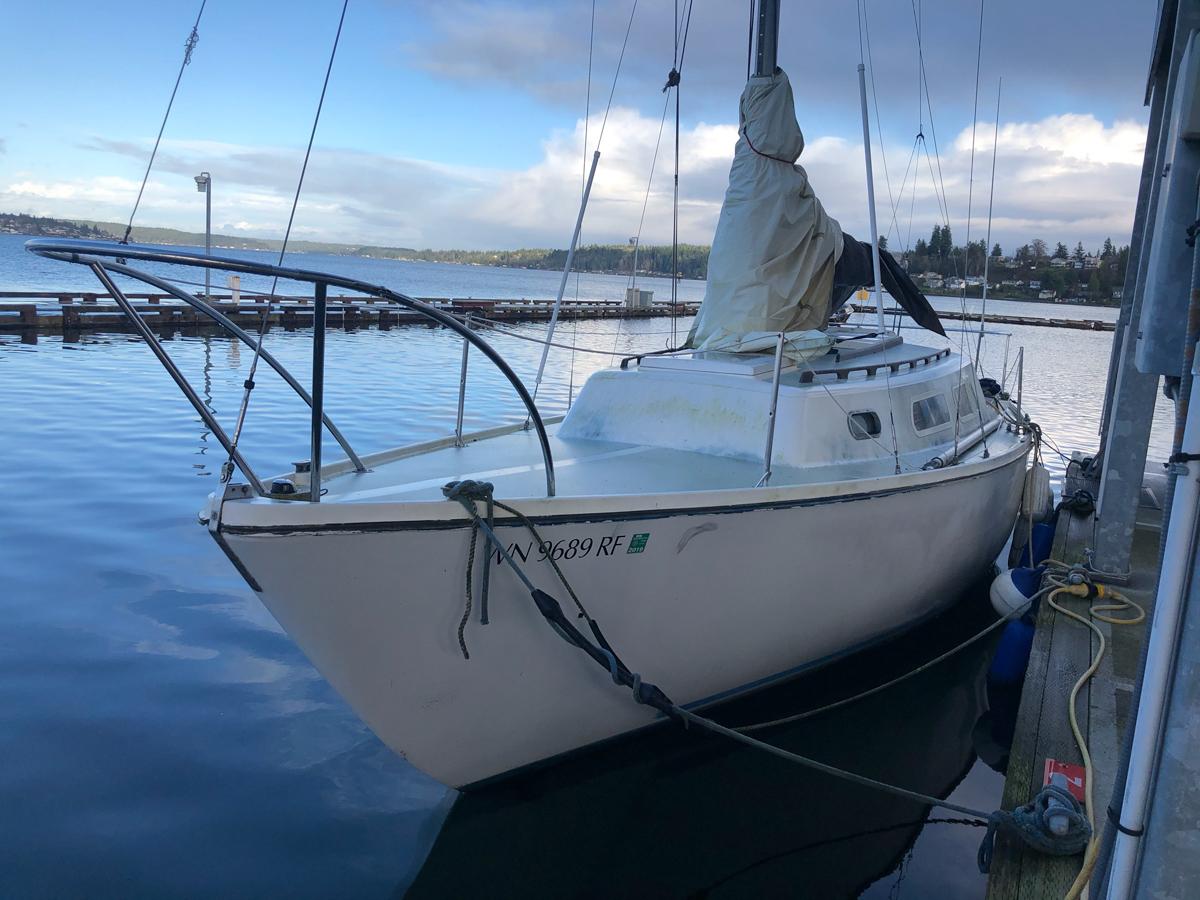 1973 29’ CAL 229  AUXILIARY SAILBOAT #1